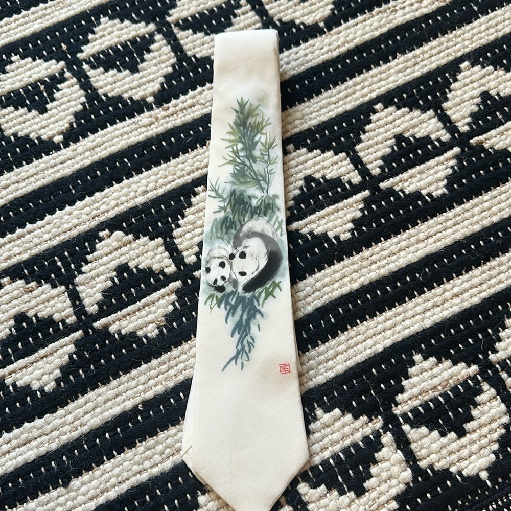 Nwob 💯 silk Elegant Cream Panda Tie